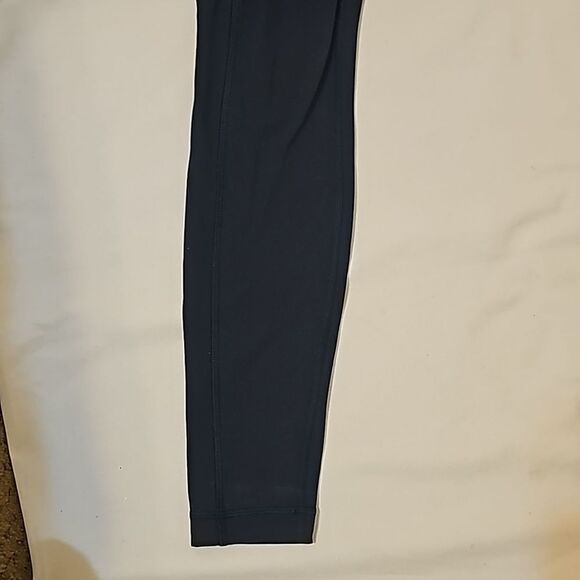 Lulu Lemon blue leggings with side pockets size 4 - Picture 2 of 8